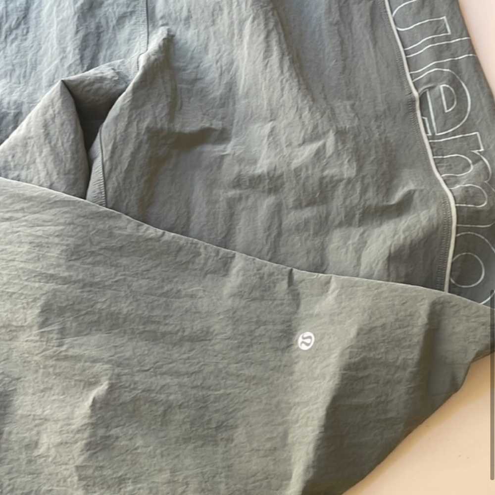 Lululemon Crinkle Nylon Mid-Rise Track Pant Wordmark - Picture 7 of 9